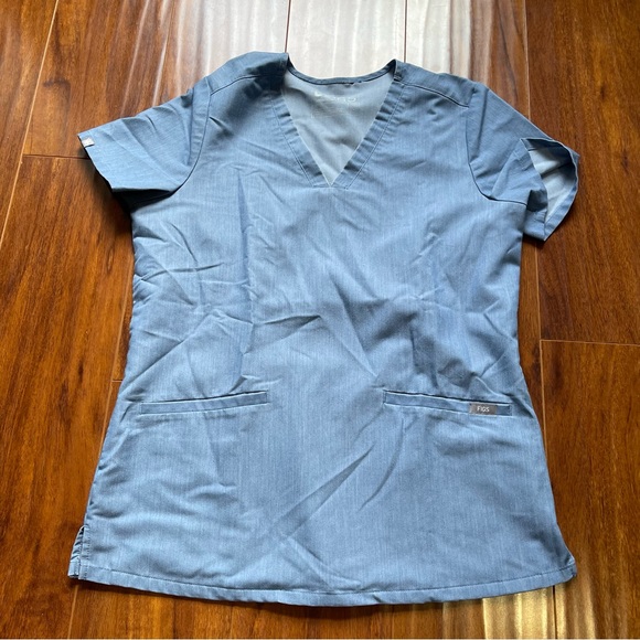 Figs Scrub set: XS BOTTOMS, small top. In a pale denim Color - Picture 7 of 10